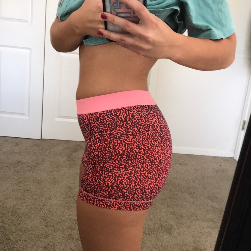 Nike Pros - Picture 2 of 3